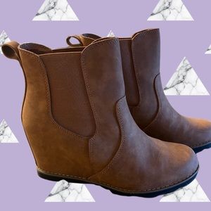 Universal Thread (Target) Amalia Women's Wedge Boots Cognac Size 9